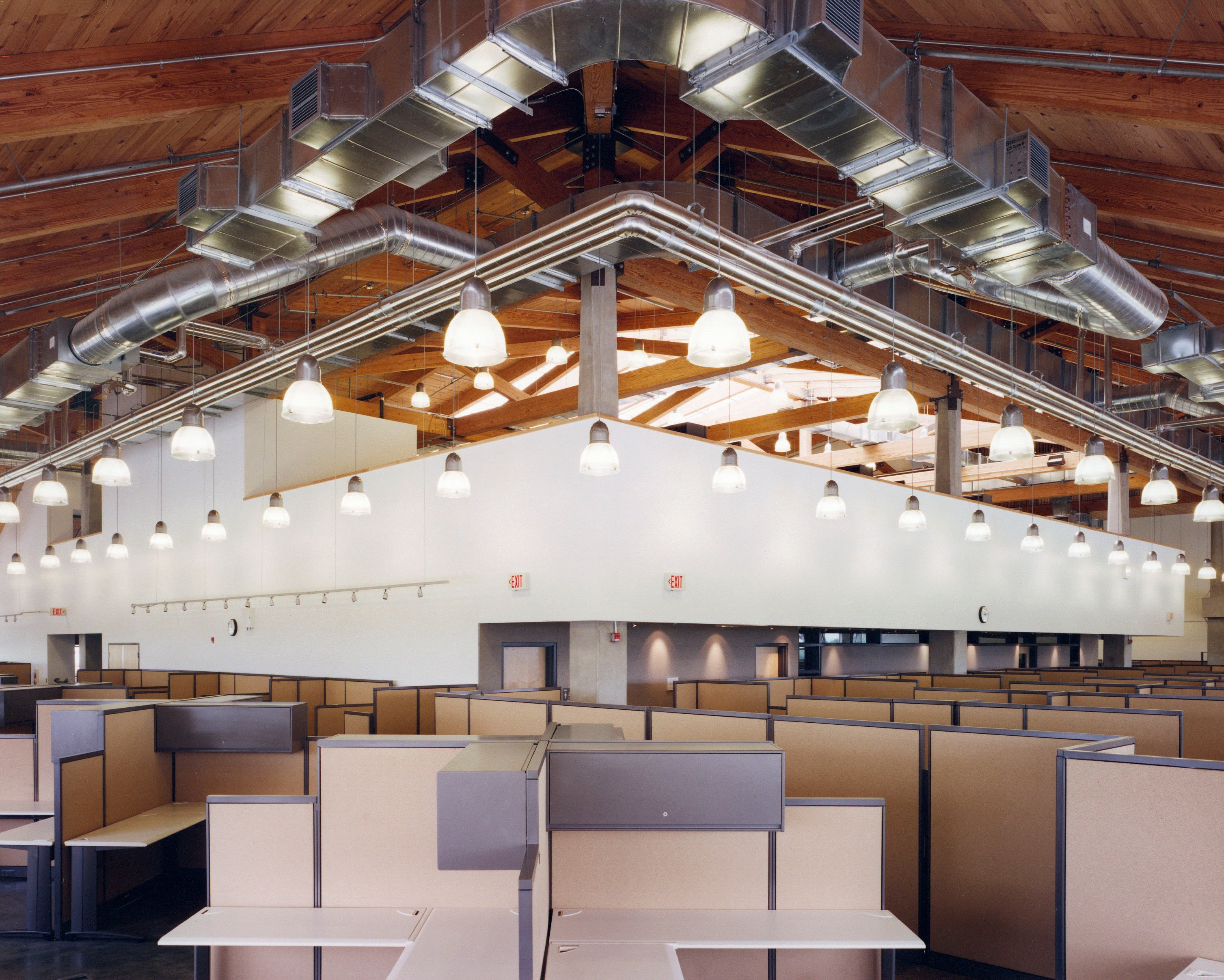 UNCG studioarts_50112D_interior ceiling trusses 1